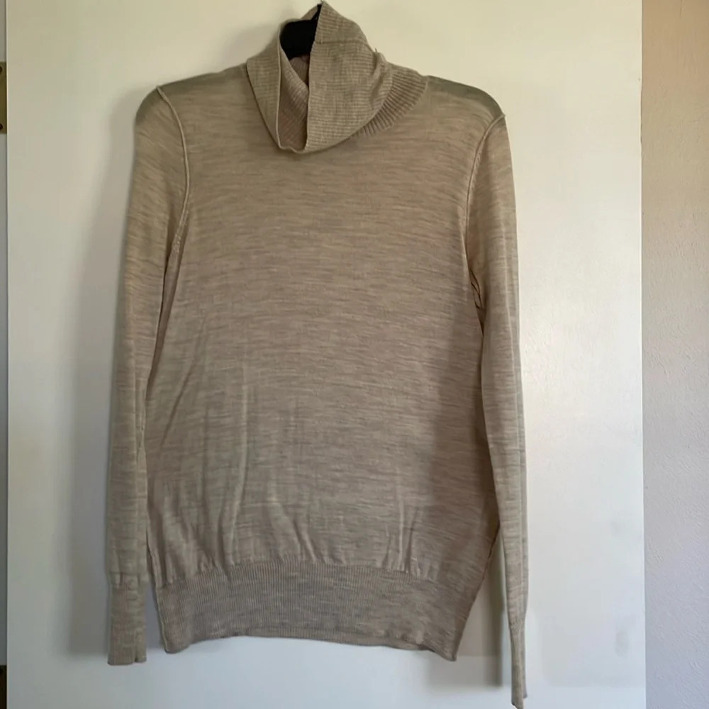 Victor, size large, ribbed neck and cuff turtleneck.